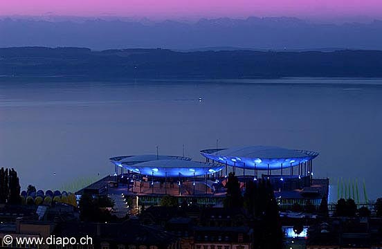 72 - Arteplage de Neuchtel de nuit