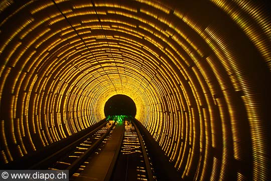 10053 - Photo :  Shanghai, tunnel sou le Bund - Chine, China