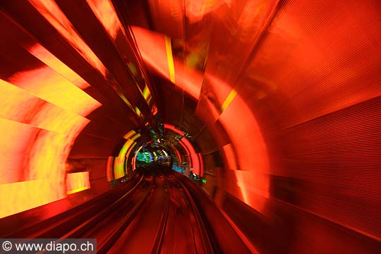 10054 - Photo :  Shanghai, tunnel sou le Bund - Chine, China