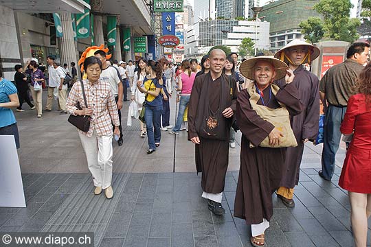 10117 - Photo :  Shanghai, rue Nankin ( Nanjing Donglu ) Chine, China