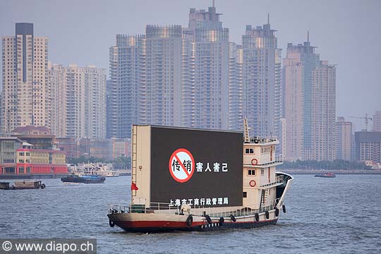 10191 - Photo :  Shanghai, bateau pub, Huangpu River -  Chine, China