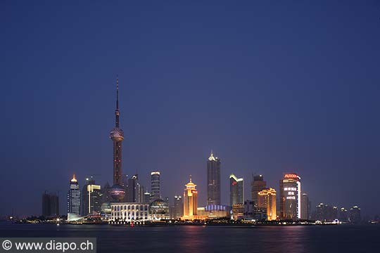 10196 - Photo :  Shanghai, district de Pudong, quartier des affaires, la tour de la perle de l\'Orient - TV Pearl Tower - Chine, China