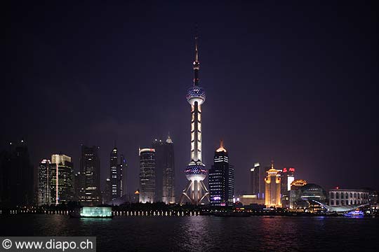 10254 - Photo :  Shanghai, district de Pudong, quartier des affaires, la tour de la perle de l\'Orient - TV Pearl Tower - Chine, China