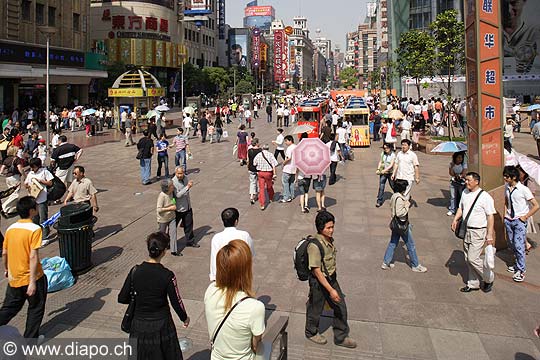 10305 - Photo :  Shanghai, rue Nankin ( Nanjing Donglu ) Chine, China