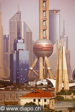 10338 - Photo :  Shanghai, district de Pudong, quartier des affaires, la tour de la perle de l\'Orient - TV Pearl Tower - Chine, China