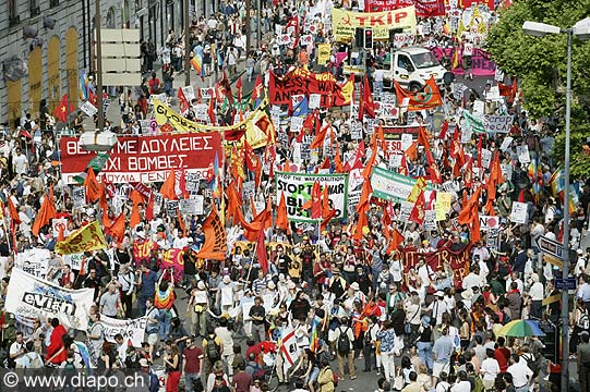 1043 - Genve le 1er juin  10 h. 30, le dpart de la manifestation a t donn,avec plus de 10'000 personnes