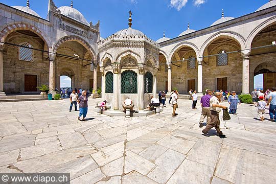 10866 - Photo : Istanbul, Turquie, Mosque Yeni Cami - The Yeni Mosque, New Mosque or Mosque of the Valide Sultan - Turkish  Yeni Cami, Yeni Valide Camii