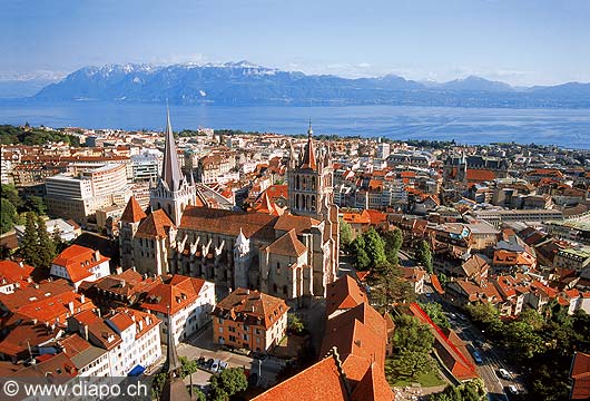 10999 - Photo: Ville et Cathédrale de Lausanne