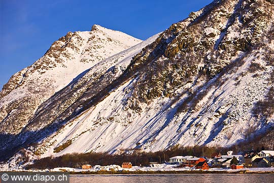 11037 - Photo :  Norvge,  Arctique, les Lofoten, village de Myre