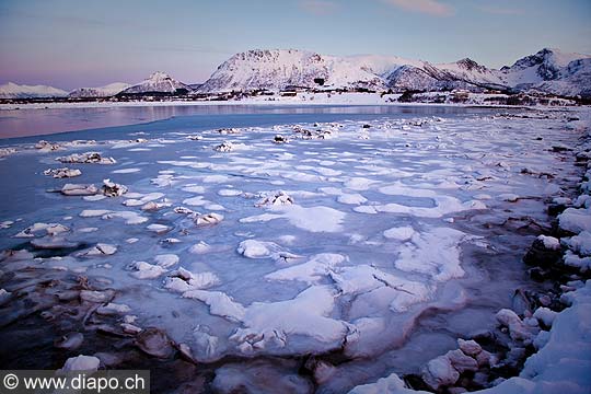 11101 - Photo :  Norvge,  Arctique, les Lofoten, village de Myre