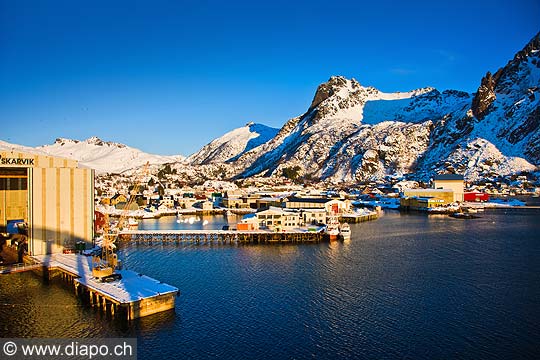 11132 - Photo :  Norvge,  Arctique, les Lofoten, village de svolvaer sur l\'le de Austvagoy