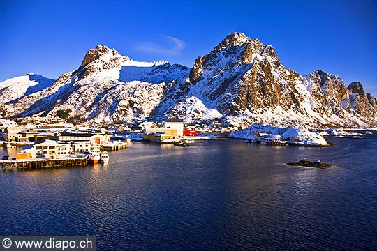 11133 - Photo :  Norvge,  Arctique, les Lofoten, village de svolvaer sur l\'le de Austvagoy