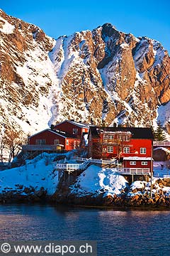 11137 - Photo :  Norvge,  Arctique, les Lofoten, village de svolvaer sur l\'le de Austvagoy