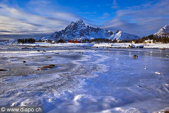 11153 - Photo :  Norvge,  Arctique, les Lofoten, l\'le de Austvagoy