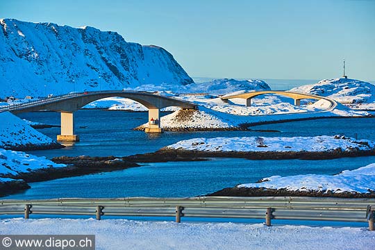 11189 - Photo :  Norvge,  Arctique, les Lofoten, ponts entre les l\'les de Flakstadoy et de Moskenesoy