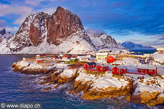 11199 - Photo :  Norvge,  Arctique, les Lofoten, le de Moskenesoy, village de pcheurs de Hamnoy prs de Reine