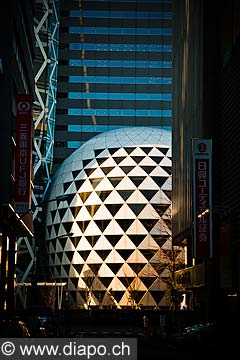 11789 - Photo :  Japon, Tokyo, quartier de Shinjuku, Mode Gakuen Cocoon Tower