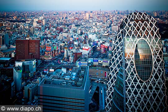 11814 - Photo :  Japon, Tokyo, quartier de Shinjuku, Mode Gakuen Cocoon Tower