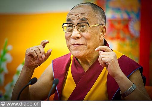 12634 - Photo: Tenzin Gyatso, le dala-lama, le plus haut chef spirituel du Tibet  Lausanne en Suisse