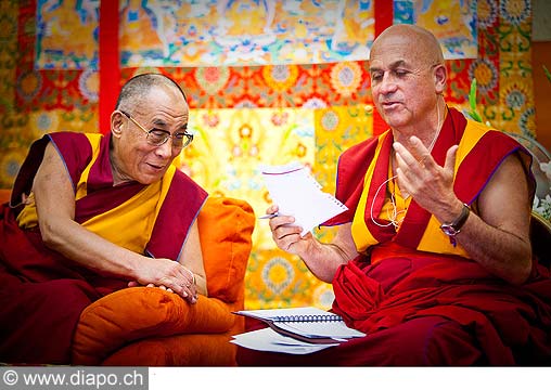 12637 - Photo: Tenzin Gyatso, le dala-lama, le plus haut chef spirituel du Tibet  Lausanne en Suisse