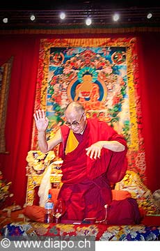 12715 - Photo: Tenzin Gyatso, le dala-lama, le plus haut chef spirituel du Tibet  Lausanne en Suisse