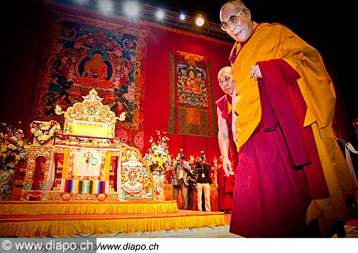 12718 - Photo: Tenzin Gyatso, le dala-lama, le plus haut chef spirituel du Tibet  Lausanne en Suisse