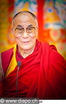 12755 - Photo: Tenzin Gyatso, le dala-lama, le plus haut chef spirituel du Tibet  Lausanne en Suisse