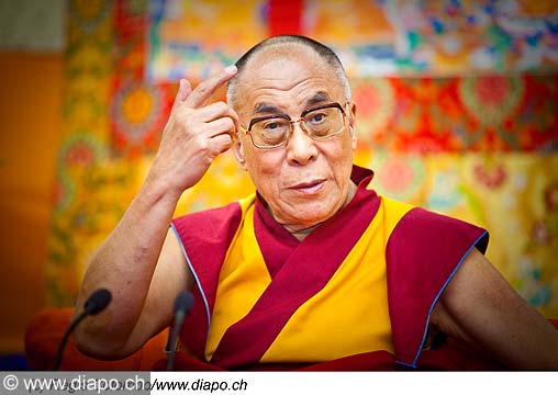 12775 - Photo: Tenzin Gyatso, le dala-lama, le plus haut chef spirituel du Tibet  Lausanne en Suisse