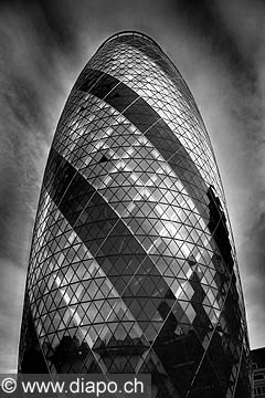 5040 - Photo : Londres, Angleterre - building Swiss Re, 300 millions de livres...