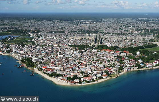 7548 - Photo : vue arienne de l'le de Zanzibar - Stone Town - Tanzanie -  Afrique