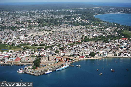 7616 - Photo : vue arienne de l'le de Zanzibar - Stone Town - Tanzanie -  Afrique