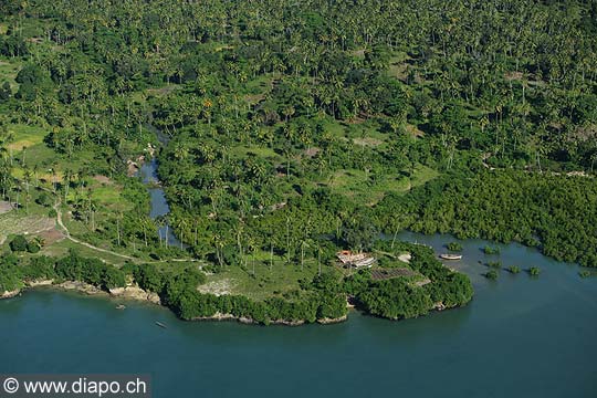 7647 - Photo : vue arienne de l'le de Zanzibar - Tanzanie - Afrique