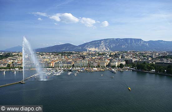 8069 - Photo : Suisse - Ville de Genve - jet d'eau et Salve - lac Lman - Geneva