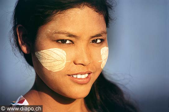 9196 - Photo : Asie - Birmanie - Burma - Myanmar - Asia - Maquillage au thanaka