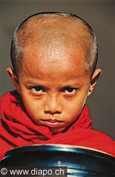 9200 - Photo : Asie - Birmanie - Burma - Myanmar - Jeune moine - Asia