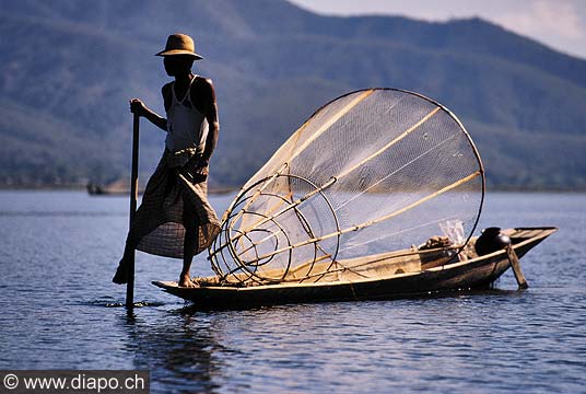 9201 - Photo : Asie - Birmanie - Burma - Myanmar - Pcheur sur le Lac Inl - Asia