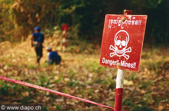 9230 - Photo : Asie - Cambodge, Cambodia - Asia - Danger mines