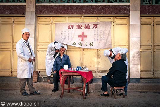 9246 - Photo : Asie - Chine, China - Asia - Dentiste de rue