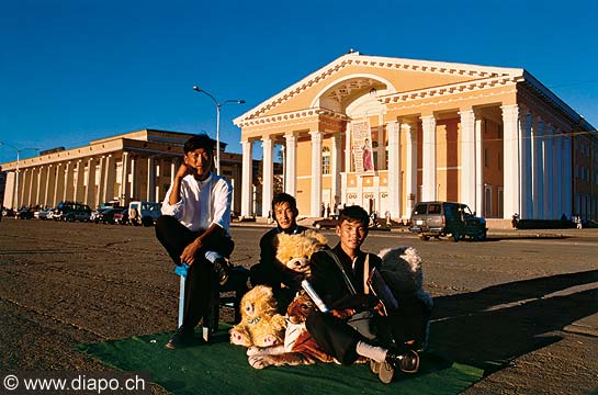 9288 - Photo : Asie - Mongolie, Mongolia - Asia - Oulan-Bator, place Skhbaatar square 2