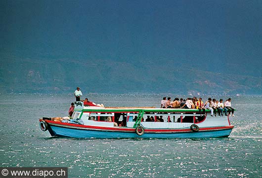 9324 - Photo : Asie - Sumatra, Indonsie, Indonsia - Asia - Bateau taxi sur le lac Toba