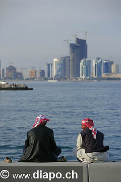 9540 - Photo : mirats arabes - Doha, capitale de L'tat du Qatar dans le golfe Persique de la pninsule Arabique