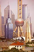 10338 - Photo :  Shanghai, district de Pudong, quartier des affaires, la tour de la perle de l\'Orient - TV Pearl Tower - Chine, China