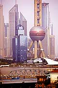 10339 - Photo :  Shanghai, district de Pudong, quartier des affaires, la tour de la perle de l\'Orient - TV Pearl Tower - Chine, China