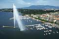 8070 - Photo : Suisse - Ville de Genve - jet d'eau et Salve - lac Lman - Geneva