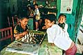9322 - Photo : Asie - Sumatra, Indonsie, Indonsia - Asia - Enfants qui jouent aux chec